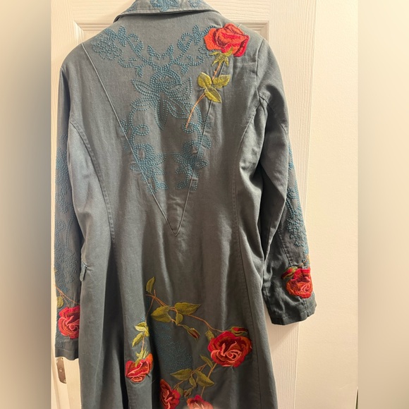 Paparazzi jacket with Floral Embroidery - Picture 3 of 4